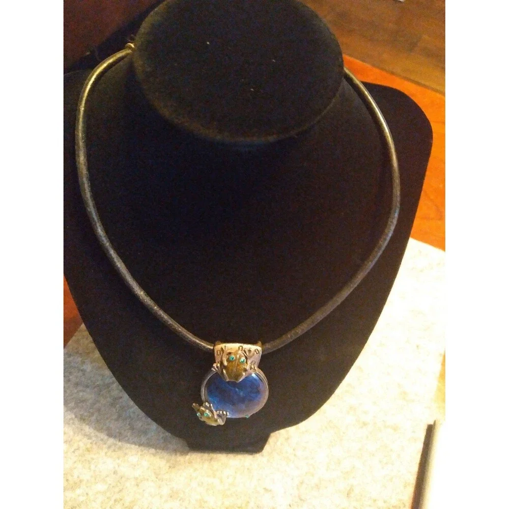 Frog Pendant Necklace Blue Stone Cabochon Silver Tone Adjustable Chain‎